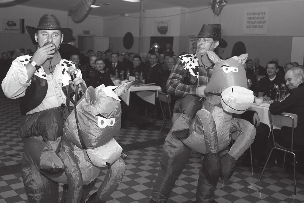 Gromki œpiew górniczy przeplatany by³ pieprznymi wicami, a kontrapunkci przeœcigali siê w wymyœlaniu coraz to innych zabaw ku uciesze gwarków. Przeprowadzono konkursy i ró ne zawody.