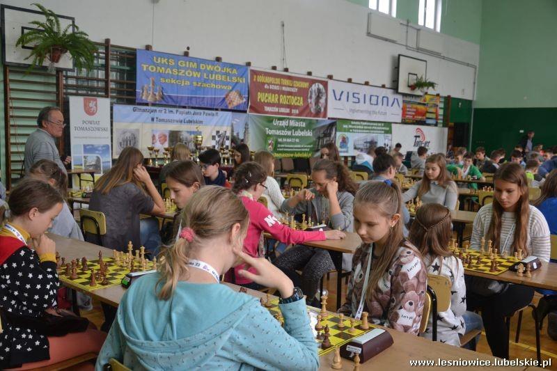 w Tomaszowie Lubelskim został rozegrany jubileuszowy X Międzynarodowym Turnieju Szachowym dla dzieci i młodzieży Puchar Roztocza.