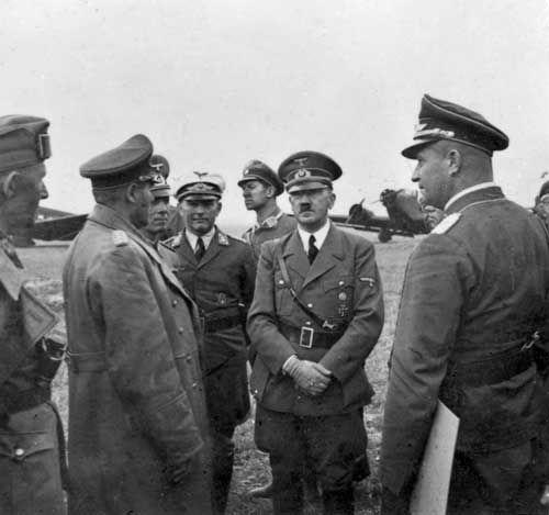 Hitler na lotnisku w Opolu po