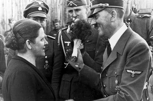 W dniu urodzin Hitlera podziękowanie za wyzwolenie.