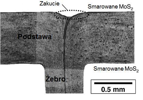 2. Analiza stanu zagadnienia Rozważano dwa warianty procesu: kształtowanie bez smarowania górnej powierzchni wsadu oraz kształtowanie ze smarowaniem tej powierzchni dwusiarczkiem molibdenu.