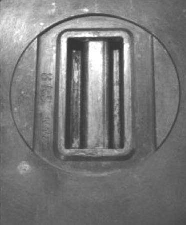 Jak widać przyrządy zostały zaopatrzone w systemy grzewcze (zaznaczone okręgami na rysunkach), które pozwoliły na realizację procesu w warunkach izotermicznych.