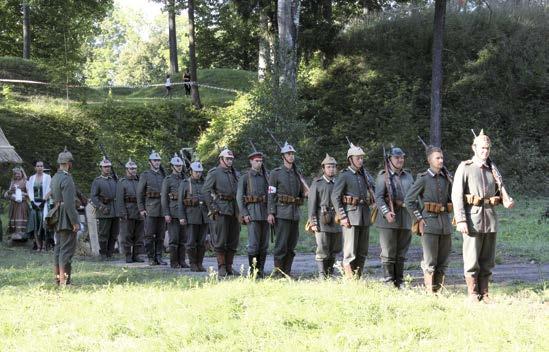 10 Pod koniec sierpnia 1914 r. wojska rosyjskie pod dowództwem generała Paula von Rennenkampfa okrążyły Giżycko, jednak kolejne próby ataków na twierdzę kończyły się niepowodzeniem.