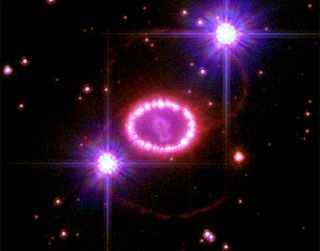Reakcje termojądrowe B.Kamys: 2009/10 28 Rysunek 19: Rozszerzające się resztki wybuchu supernowej SN 1987A w Wielkim Obłoku Magellana zarejestrowane 20 lat po wybuchu.