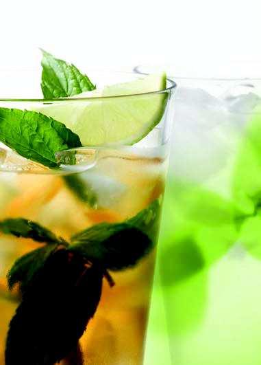 Doskonałe do różnorodnych drinków, C małych przekąsek i deserów. Beamin to radość i pomysłowość. abawne, pochyłe szk lank i. Grube dno zapewnia stabilność.