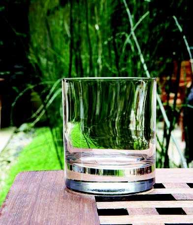 ardzo odporny k ieliszek, któr y się sztapluje. Polecamy do B cafeterii i caterinu. ieliszki Aliso maja wyląd, ciężar i przejrzystość szkła, lecz są wykonane z nietłukąceo poliwęlanu.
