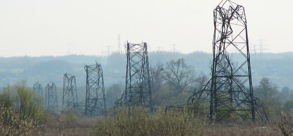 Rzeczywiste położenie uszkodzenia to x = 240 mm i y = 240 mm. Zastosowana metoda pozwoliła precyzyjnie określić miejsce zniszczenia oraz oszacować jego prawdopodobny kształt.