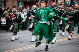 Jego popularność wiąŝe się z powszechną fascynacją kulturą celtycką i jej obyczajami. Najbardziej uroczyste obchody Dnia świętego Patryka odbywają się oczywiście w Irlandii.