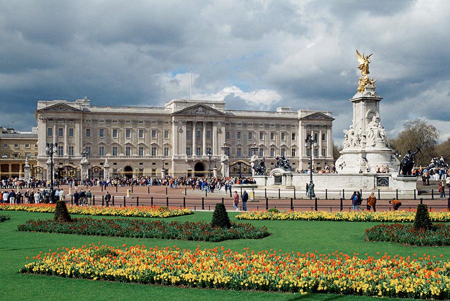 Buckingham Palace - oficjalna londyńska rezydencja brytyjskich monarchów.