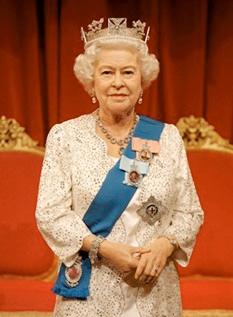 Wielka Brytania RODZINA KRÓLEWSKA ElŜbieta II królowa Wielkiej Brytanii Obecnym monarchą brytyjskim jest królowa ElŜbieta II, która