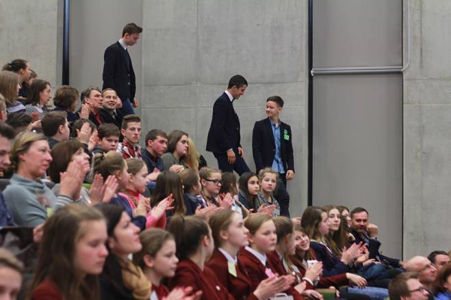 universitete. Čia mums plačiau pristatė GIS mokyklų planus, projektus ir tikslus. Kaune susirinko daug įvairių šalies mokyklų atstovų.