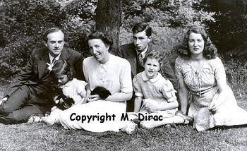 39 Dirac z żoną i dziećmi (http://www.dirac.ch/images/paul_family_klein.jpg) Precyzję rozumowania Diraca ilustrują poniższe anegdoty: Przed wykładem studenci zostali zachęceni do zadawania pytań.