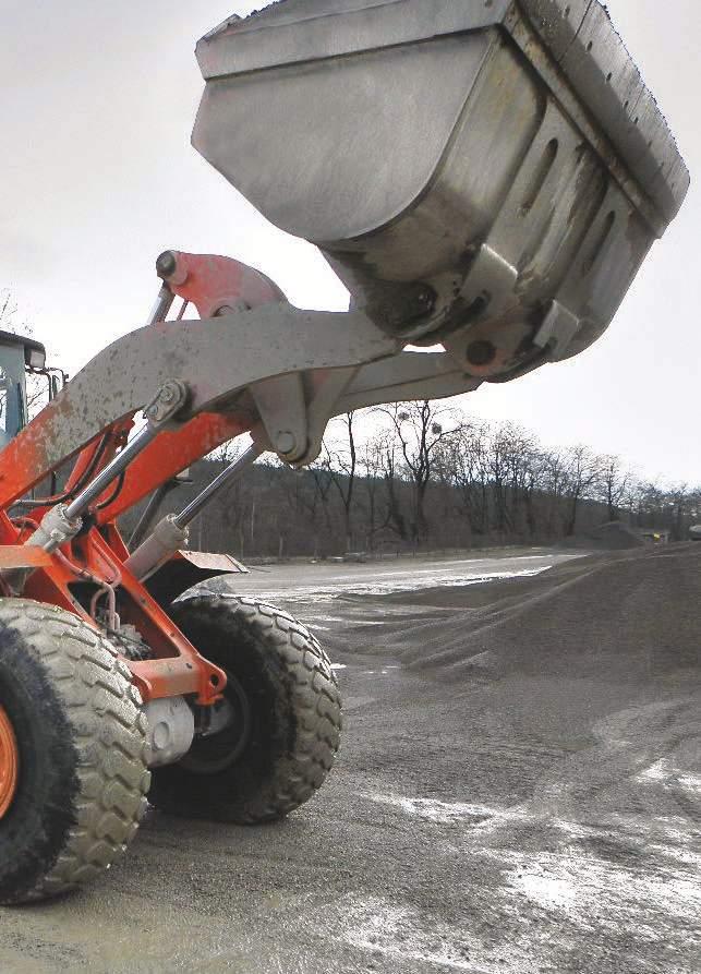 I OTR ponad 250 rozmiarów OPONY DO KOPAREK Opony radialne Światowej klasy innowacyjne rozwiązania do koparek Wzmocnione opony flotacyjne i opony Dual Master opracowane pod kątem zastosowań w
