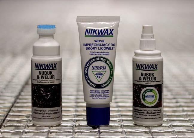 Gąbka, spray, a może krem? Impregnaty można aplikować na różne sposoby. (fot. 8a.pl) skóry, a to może potrwać nawet kilkanaście godzin.