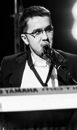 Współpracował z Kapelą Pieczarki, sądecką formacją BleBle, zespołem dziecięcym Promyczki Dobra i wieloma innymi składami. W 2008 roku wystąpił w konkursie Debiuty jako basista zespołu Alkaline.