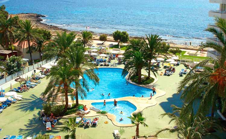 Hiszpania majorka 79 Aparthotel Playa Dorada nnn Sa Coma/S Illot Zadbany hotel z apartamentami bezpośrednio przy promenadzie plażowej. Idealny dla rodzin z dziećmi.