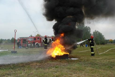 SZKOLENIE PODSTAWOWE W ZAWODZIE STRAŻAK Kod kursu 8361102 SW 54 G 21 Żołnierze i pracownicy cywilni przewidziani do wykonywania zadań na stanowiskach w Wojskowej Ochronie Przeciwpożarowej.