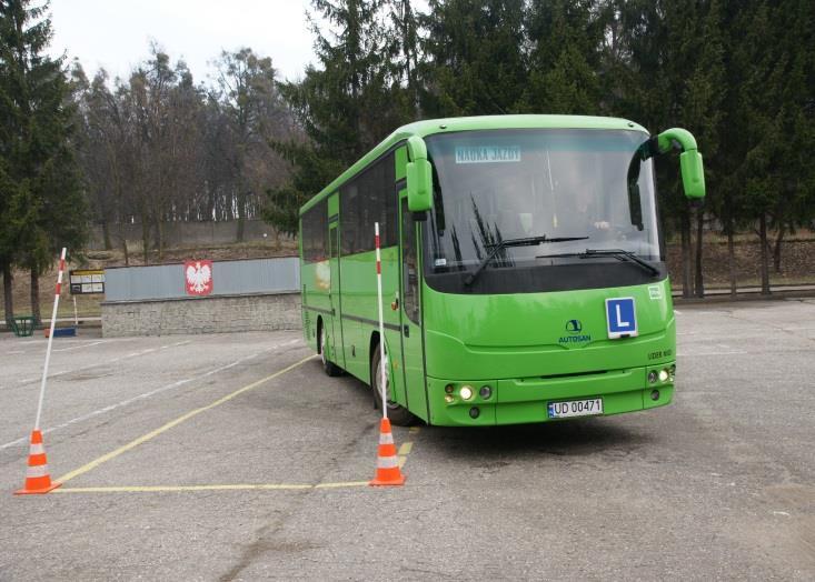 KURS KIEROWCÓW NA PRAWO JAZDY KATEGORII D Kod kursu 8361063 SW 38T 28, 38T 68 Żołnierze zawodowi. Minimalny wiek 24 lata. 1. Prawo jazdy kategorii C ; 2. Dowód osobisty; 3.