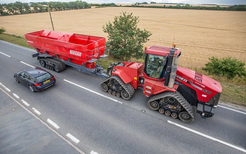 Rekord Europy 31 ton rzepaku w czasie 60 s* Pojemność Ładowność Na polu Na drodze Osie Jazda po drogach Prześwit Wysokość wyładunku Wysokość min.