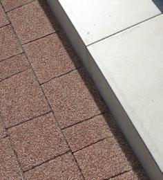 Zachwyca nieregularnością kształtów i