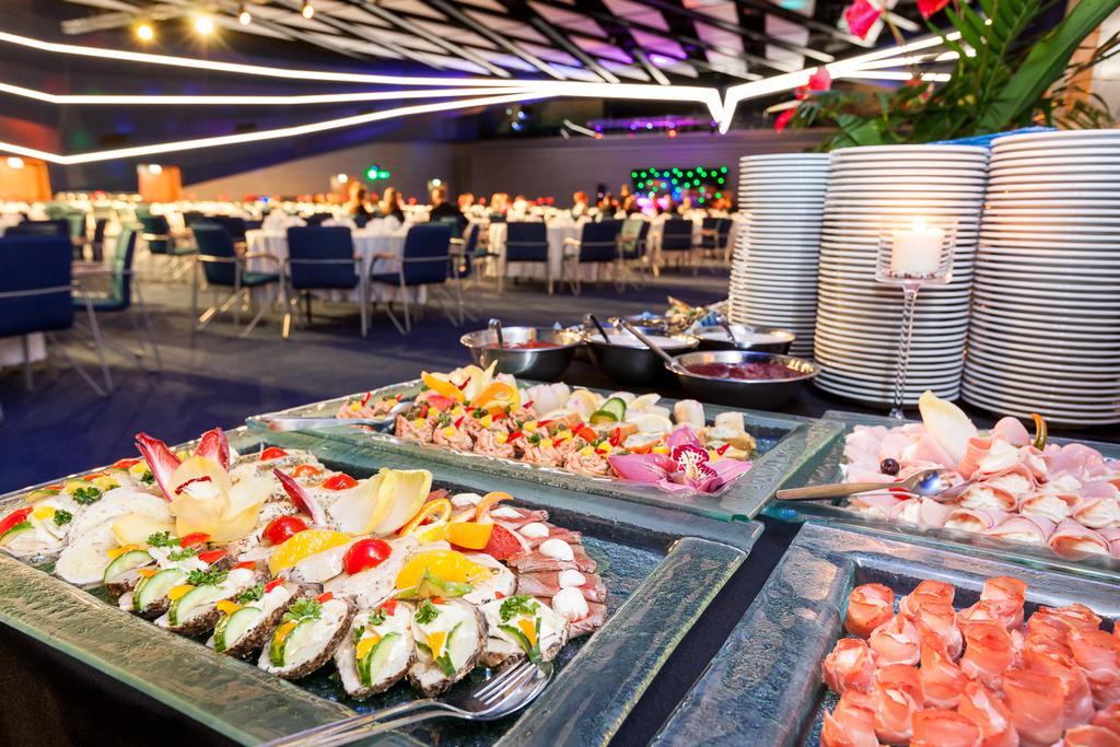 fot. VIP Catering Estella Catering (up to 2000) ul. Węgorka 20, Poznań 61 861 85 01, catering@estella.pl Mamy już niemal 30-letnie doświadczenie w działalności cateringowej.