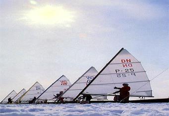CZY ZNASZ SPORTY ZIMOWE Skoki narciarskie Saneczkarstwo zjazd na saneczkach z góry. Bobslej zjazd po lodowym torze na specjalnych sankach dla 2 lub 4 zawodników. Snowboard (czyt.