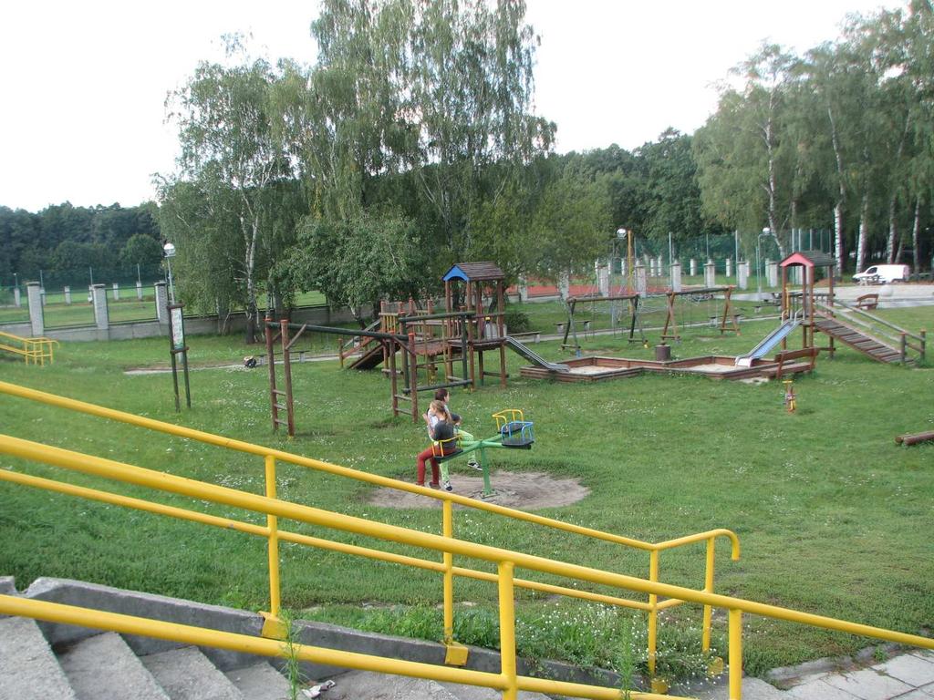 2. Wykonanie barierki B1 dwóch poręczy schodów zewnętrznych z rury