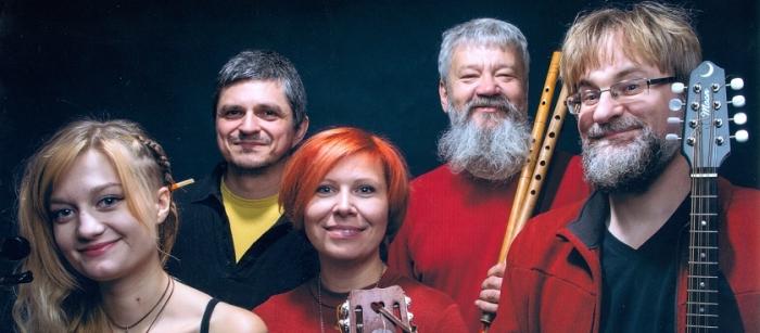 Orkiestra Świętego Mikołaja Zespół folkowy założony w 1988 r. Muzycy Orkiestry wierni są akustycznemu brzmieniu, ludowym manierom wokalnym, polskim inspiracjom.