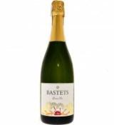The colour of the wine is pale golden yellow. The bubbles are fine and the mousse is abundant and persistent.