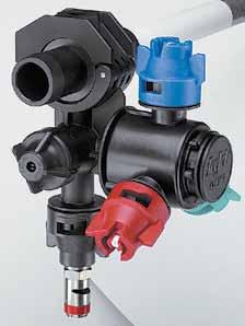 n Przepływ: przy spadku ciśnienia 0,34 bara (5 PSI) 8,5 l/min (2,25 GPM) przez głowicę i 12,9 l/min (3,4 GPM) przez wylot nawożenia.