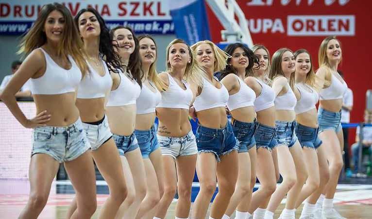 ANWIL TEAM nr 12 sezon 2016/2017 Jaki jest poziom Anwil Dance Team na tle innych zespołów cheerleaders w PLK? Natalia Pietrzykowska: Tę kwestię pozostawiamy osobom, które oglądają nas podczas meczów!