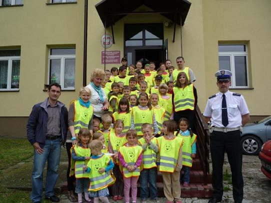 Sprawozdanie z Festynu Rodzinnego Bezpieczna Droga W dniu 13 czerwca 2010 w Tyliczu odbył się pierwszy Festyn Rodzinny Bezpieczna droga.