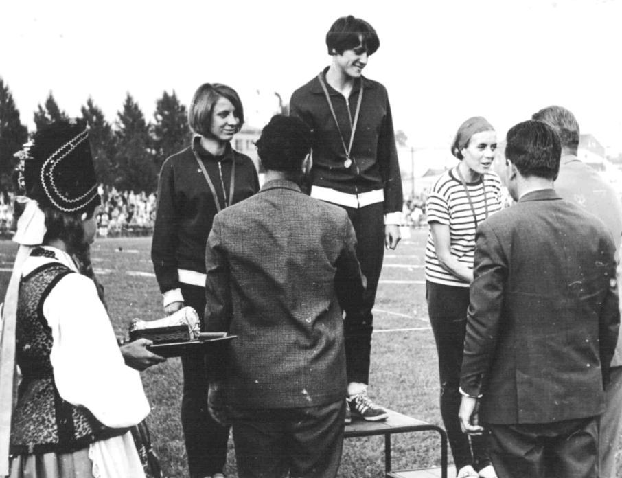Janina Danilczuk w 1967 roku, jako najlepsza kulomiotka w Okręgu Białostockim przeszła z Jagiellonii Białystok do Wisły