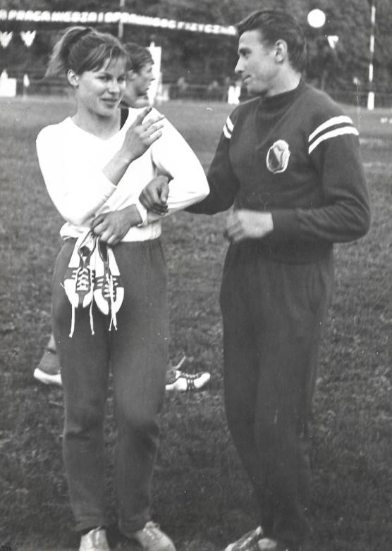 1966 rok. Sprinterski duet Jagiellonii Białystok Alicja Kurstak i Nikodem Piećko. Fot.