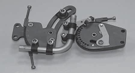 Mechanizm odwzorowujący kinematykę stawu kolanowego po stronie lewej przegub piszczelowy, po prawej przegub udowy. Figure 2.