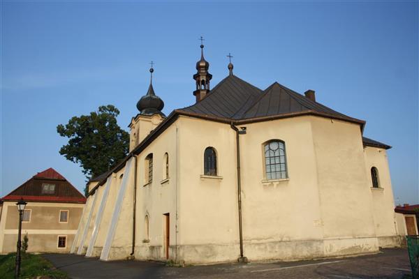 Tablica poświęcona Kukuczki na WilczemJerzemu pod Młodą Kukuczce. Górą.