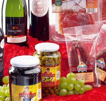 szafranu - 1 łyżka słodkiej papryki - 1/2 łyżki suszonego oregano - 1 listek laurowy - sól, pieprz - 4 filety z piersi kurczaka - 250 g kiełbasy chorizo - 1 czerwona papryka - natka świeżej