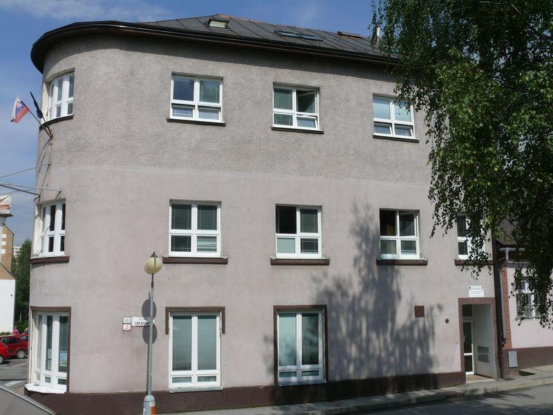 DEJINY ORAVSKEJ KNIŽNICE V DOLNOM KUBÍNE Budova knižnice.