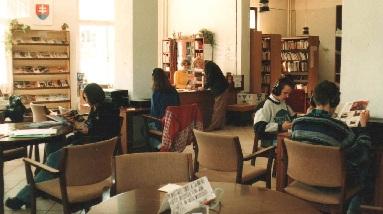 počítačovej siete a zakúpeniu knižnično-informačného systému Libris, v ktorom sa postupne začalo retro spracovanie fondu a akvizícia a katalogizácia nových prírastkov.