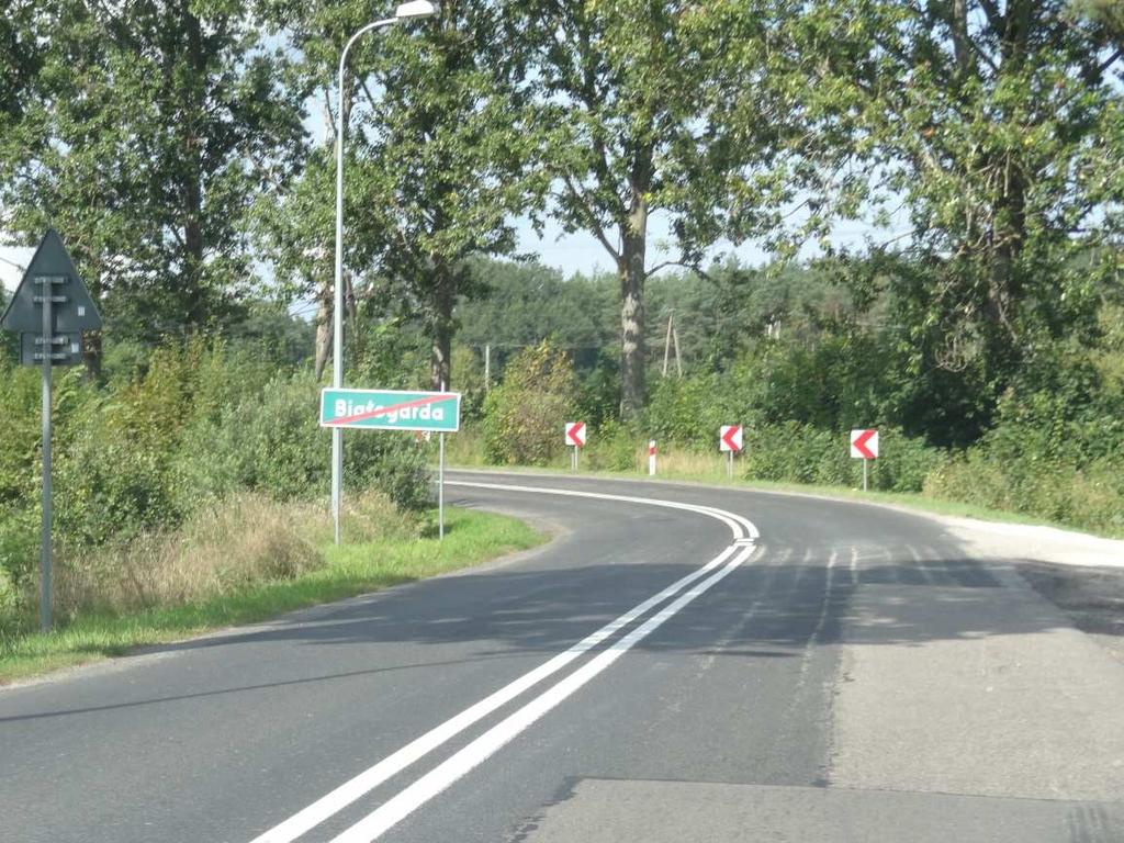 odcinku pomiędzy m. Łeba i Białogarda. Parametry techniczne trasy nie są dostosowane do potrzeb użytkowników drogi.