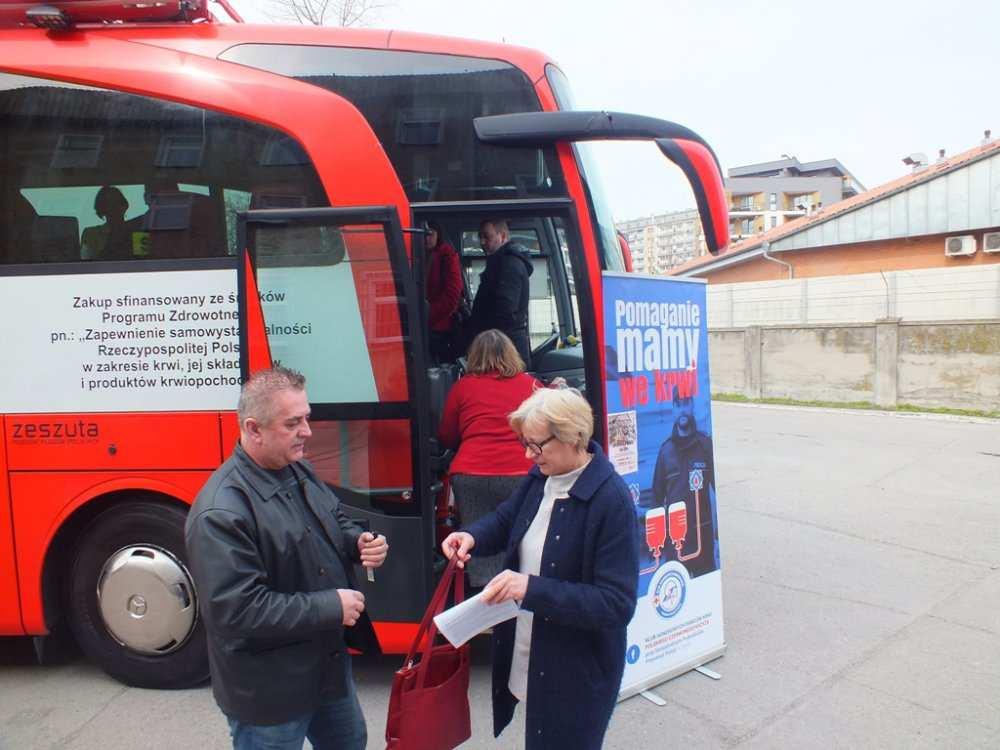 Jarosław Kaleta, który sam od wielu lat jest honorowym krwiodawcą.