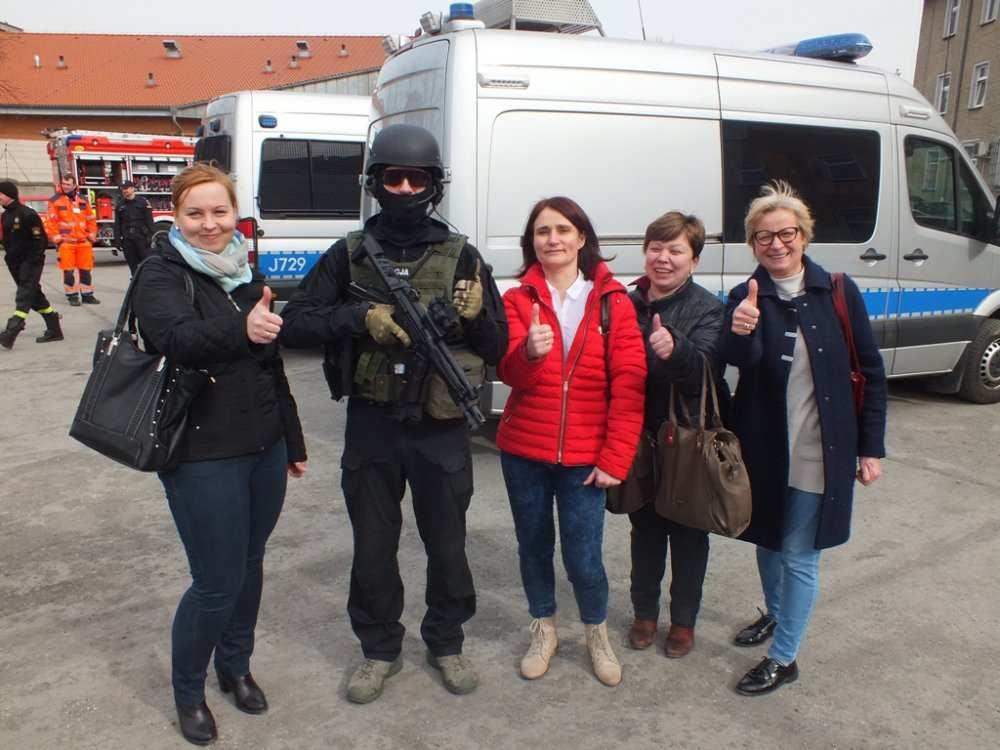 W zbiórce oprócz mundurowych udział wzięli także przedstawiciele urzędu wojewódzkiego oraz mieszkańcy Opola.