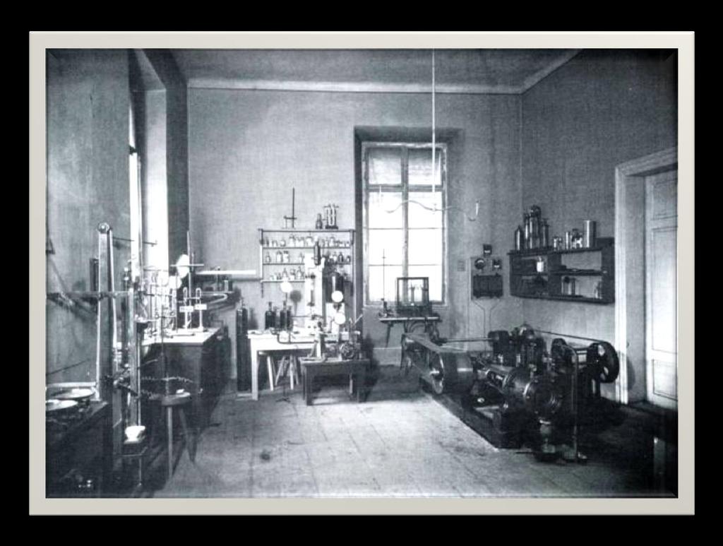 W 1884, w Laboratorium Uniwersytetu Jagiellońskiego Olszewski był pierwszym naukowcem, który skroplił tlen, uzyskując