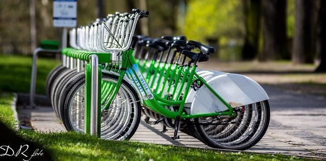 Efekty wprowadzenia zrównoważonej mobilności Zwiększenie udziału podróży transportem zbiorowym; Zmniejszenie hałasu i emisji spalin; Zmiana