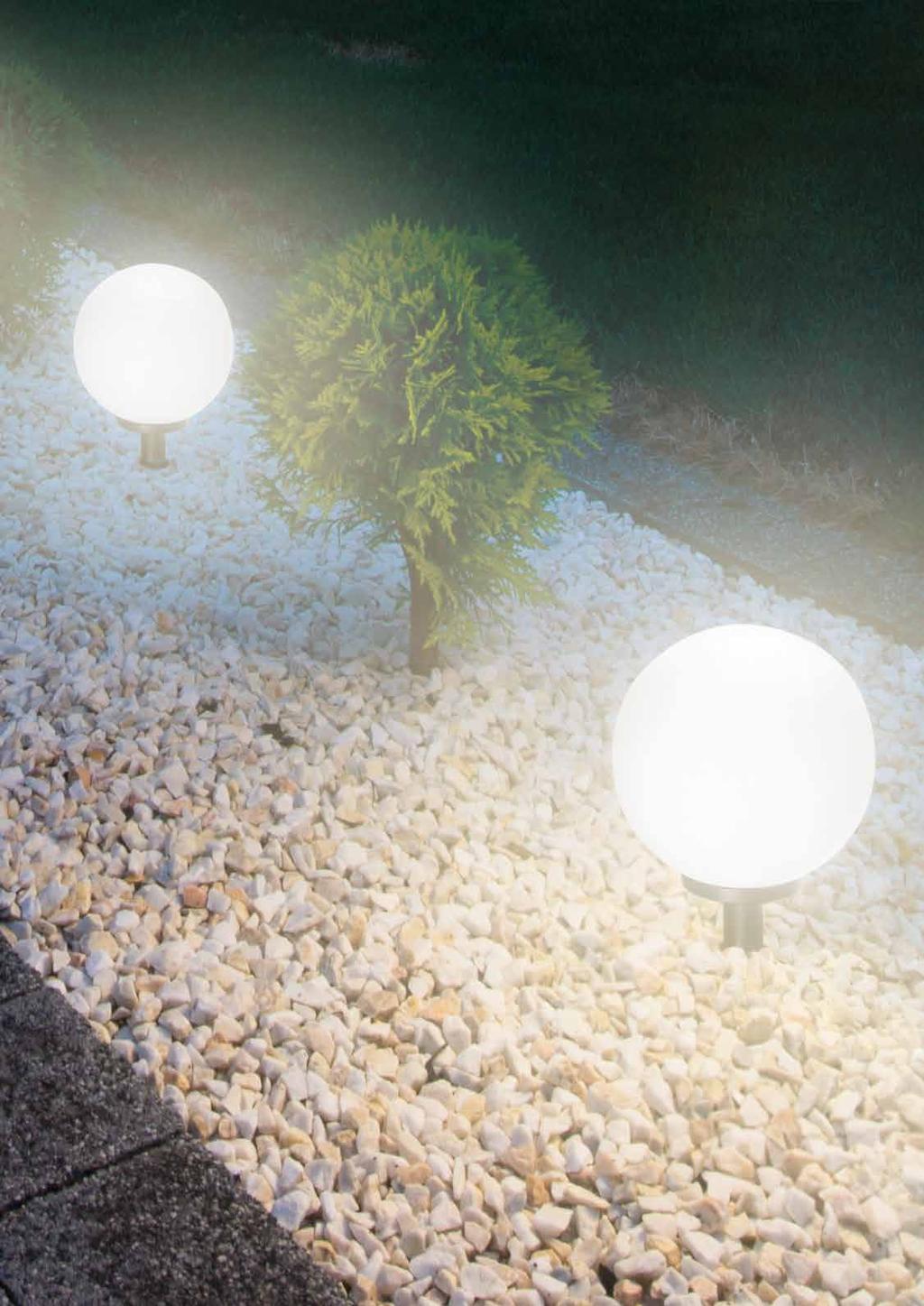 IDAVA EN A very simple family of ground fittings, IDAVA is a discrete way to create light spaces in the garden.