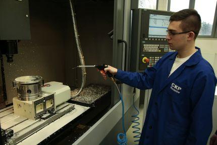 Technik mechatronik Technik mechatronik to noy atrakcyjny zaód, poszukiany już teraz na rynku pracy i należący do tz. zaodó przyszłości.