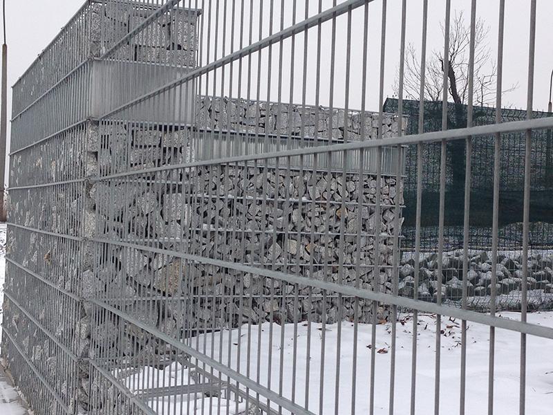 Panele i gabiony z historią Firma Kalmet w branży metalowej działa od 1988 roku.