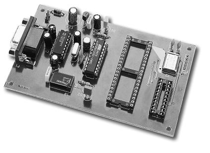 P R O J E K T Y Programator procesorów AVR Programator procesorów AVR, część 2 kit AVT 812 W drugiej czíúci artyku³u o programatorze AVR postaramy sií dostarczyê nieco wiedzy o samych procesorach,
