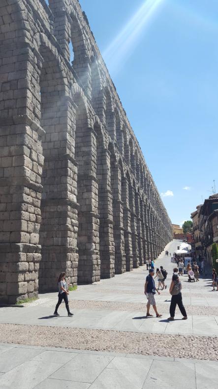 SEGOVIA: Miasto znane z rzymskiego akweduktu.