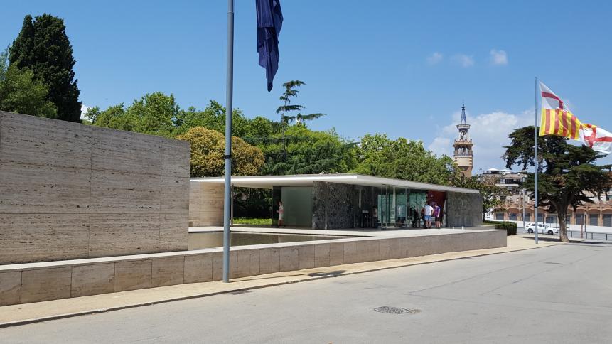 BARCELONA Miasto położone nad morzem. Stolica Katalonii.